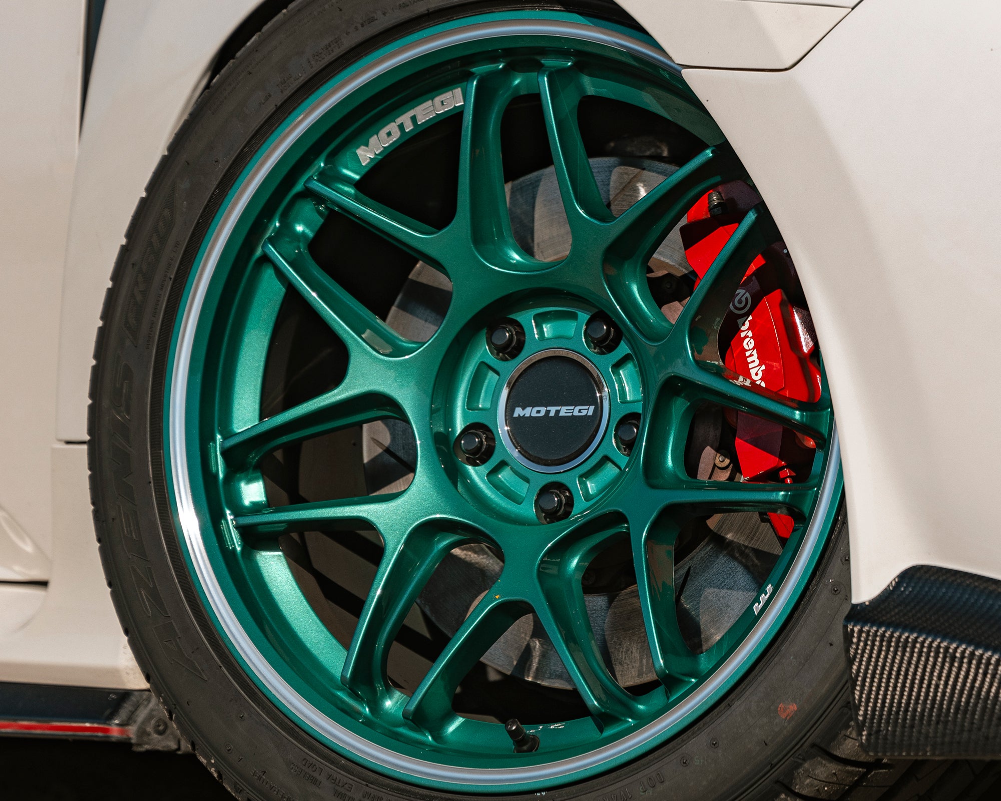 Motegi MR158 TSUBAKI Hokkaido Vert avec rebord usiné - 19x8,5 | +25 | 5x114,3 | 72,56 mm