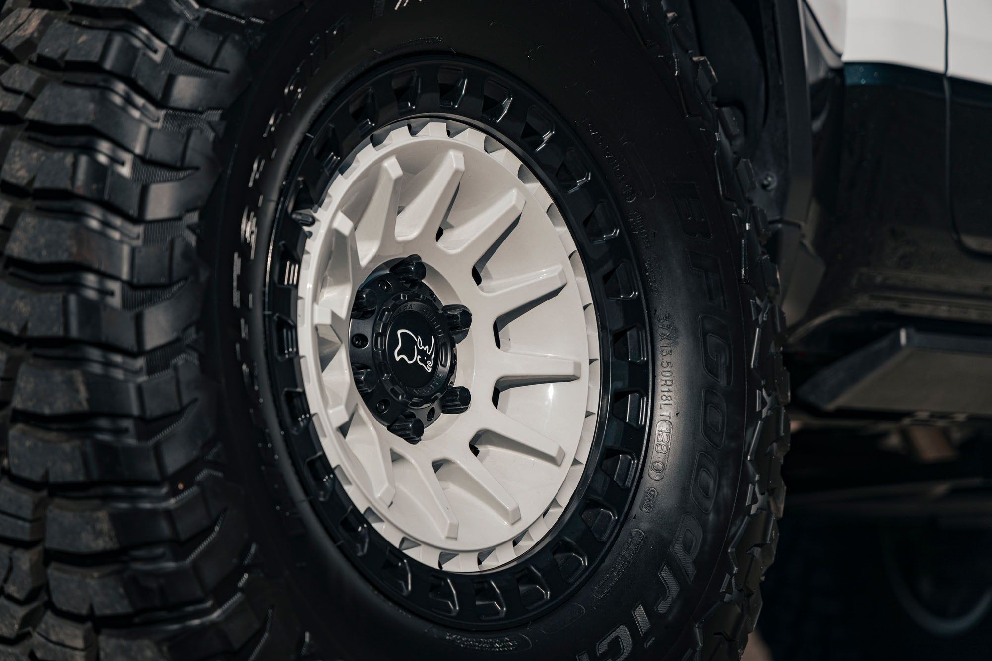 Black Rhino BARRAGE BR009 Gloss White On Matte Black - 17x8.5 | -10 | 6X139.7 | 106.1mm - Wheel Haven