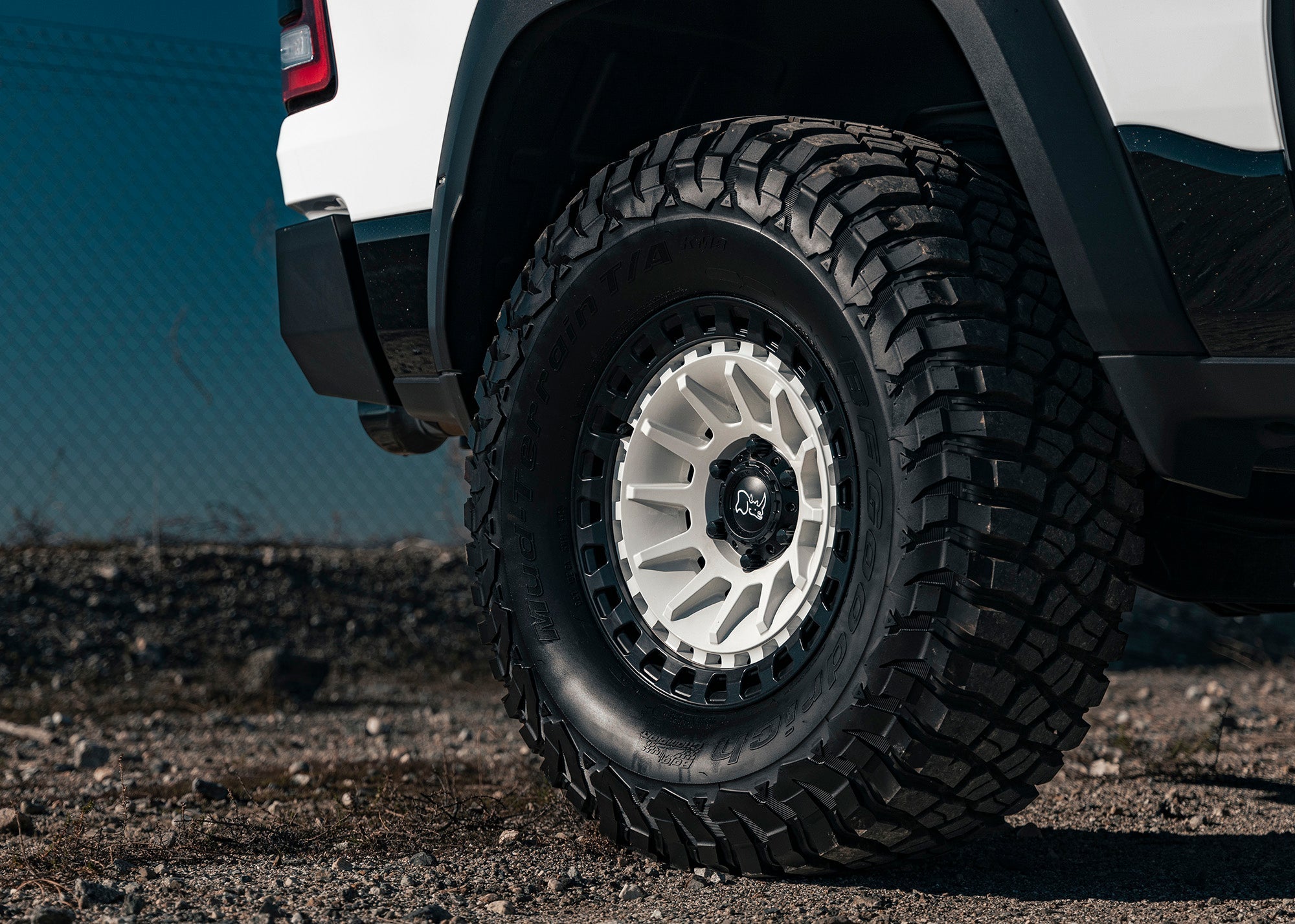 Black Rhino BARRAGE BR009 Gloss White On Matte Black - 17x8.5 | -10 | 6X139.7 | 106.1mm