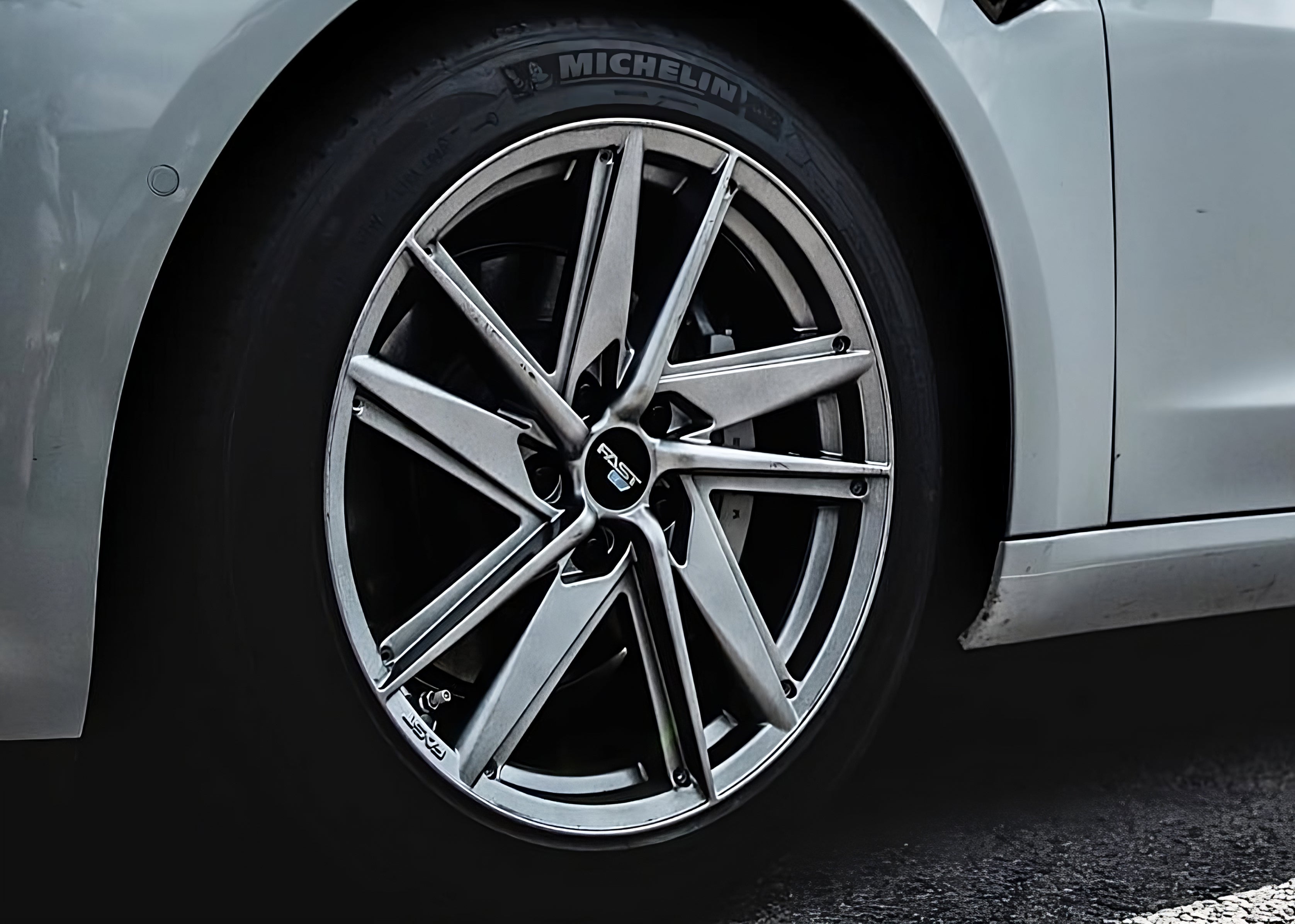 Fast Wheels EV01 Titanium - 18x8.5 | +35 | 5x114.3 | 70.2mm