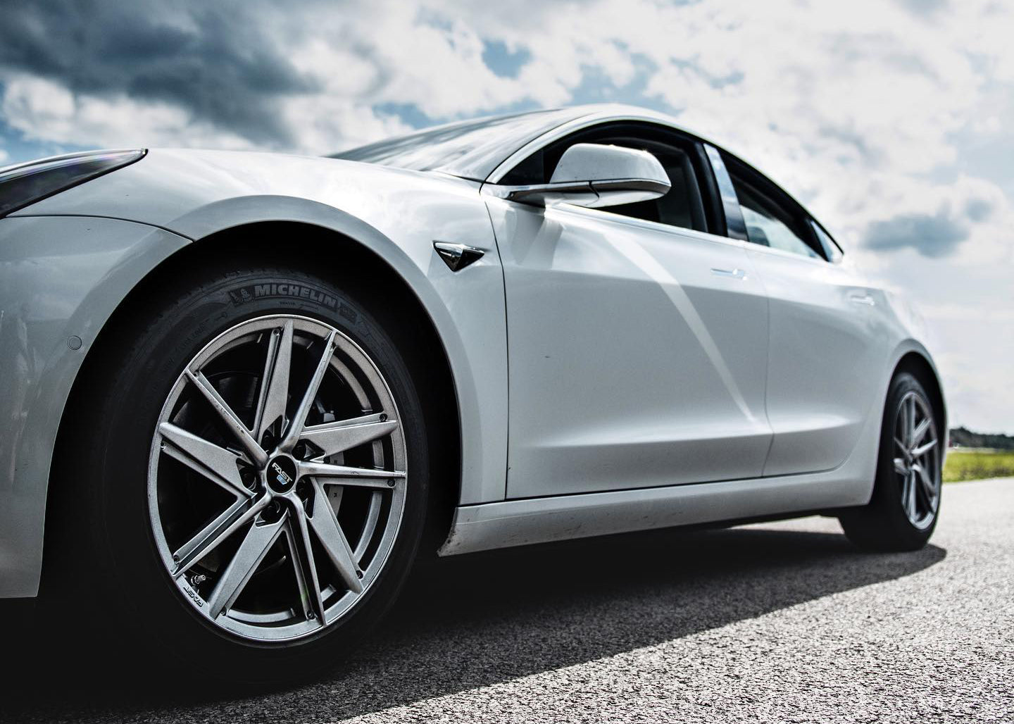 Fast Wheels EV01 Titanium - 18x8.5 | +35 | 5x114.3 | 70.2mm