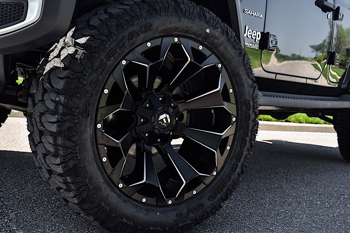 Fuel Offroad D576 ASSAULT GLOSS BLACK MILLED 20x10 -18 8x165.1mm 125.2mm - Wheel Haven