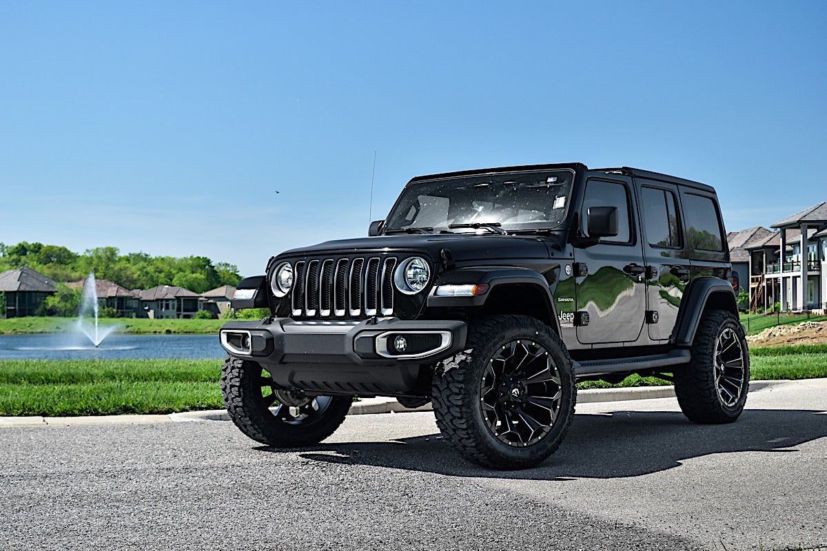 Fuel Offroad D576 ASSAULT GLOSS BLACK MILLED 20x10 -18 8x165.1mm 125.2mm - Wheel Haven
