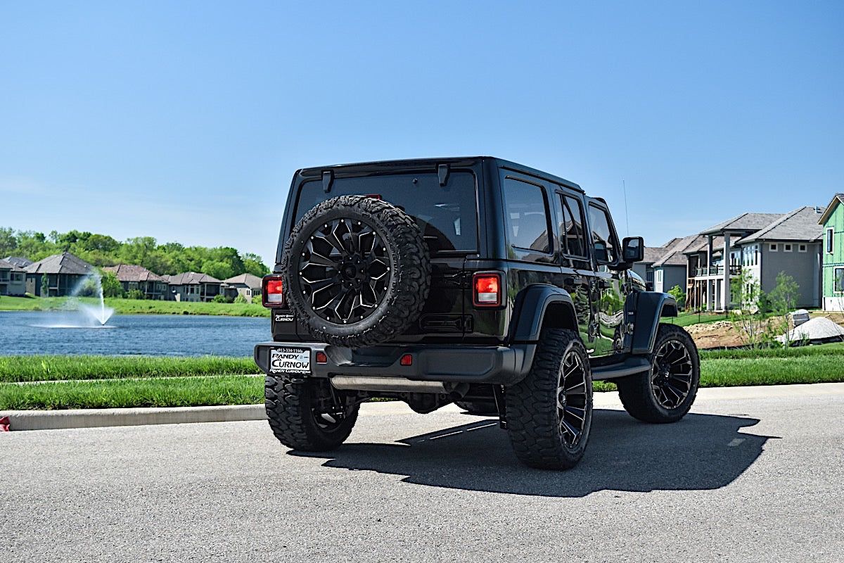 Fuel Offroad D576 ASSAULT GLOSS BLACK MILLED 20x10 -18 8x165.1mm 125.2mm - Wheel Haven