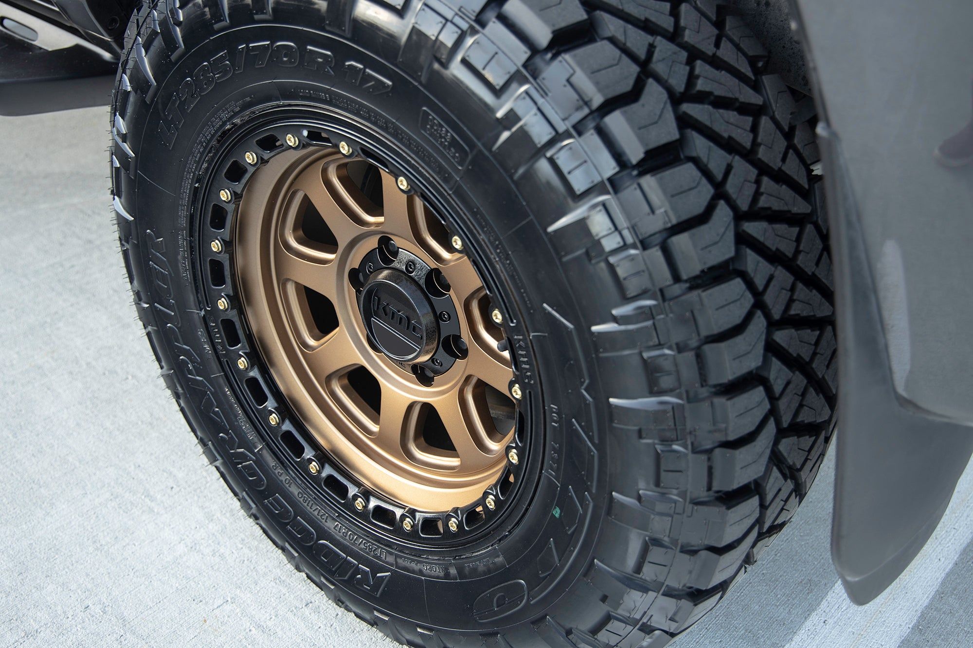 KMC KM548 Chase Matte Bronze w/ Black Lip - 20x9 | +0 | 8x165.1 | 125.2mm - Wheel Haven