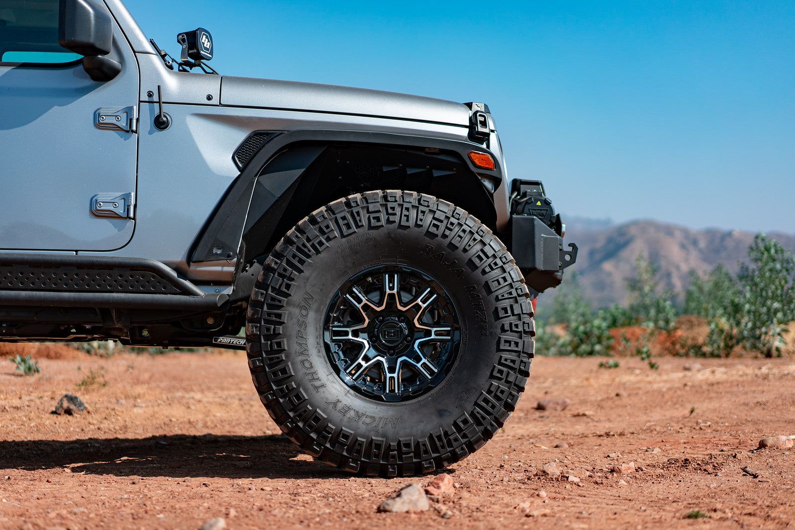 Level 8 Slingshot Gloss Black w/ Machined Face - 20x11.5 / -44 / 6x139.7 / 112.1mm - Wheel Haven