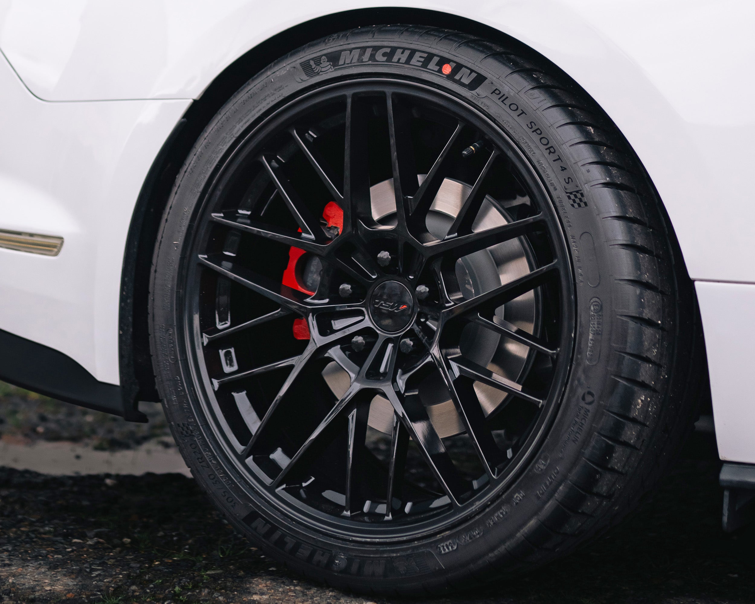 TSW TW001 DAYTONA Gloss Black - 21x10.5 | +38 | 5x120 | 74.1mm